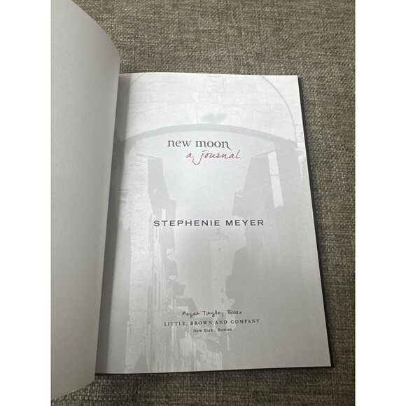 Stephenie Meyer Twilight Saga Journal Set With Decorative Tin Includes 3 Journa - Picture 4 of 16